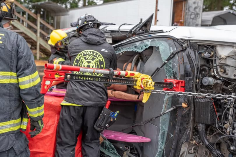 Ứng dụng của m&aacute;y cắt cứu hộ thủy lực trong cứu hộ khẩn cấp